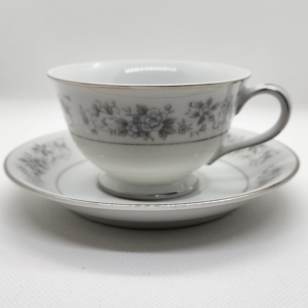Crestwood China Japan Heritage Teacups with Saucers x 4